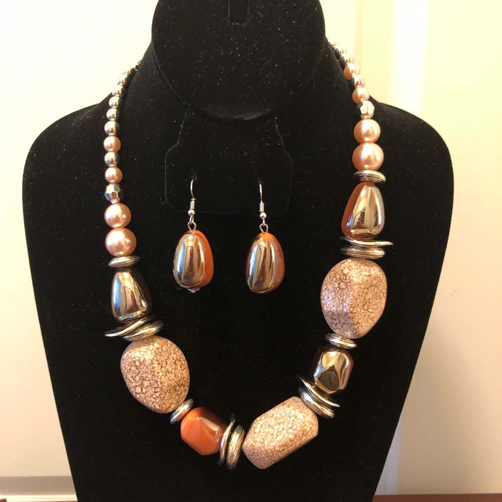 Gorgeous Tan and Silver Earthtone Necklace Set.